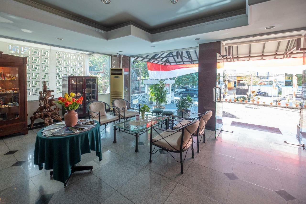 Oyo 628 Losari Metro Macáçar Exterior foto