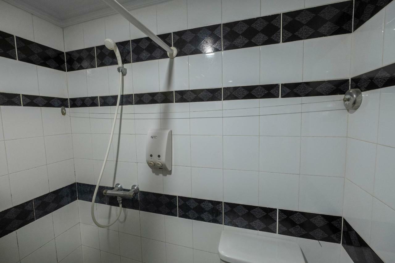 Oyo 628 Losari Metro Macáçar Exterior foto