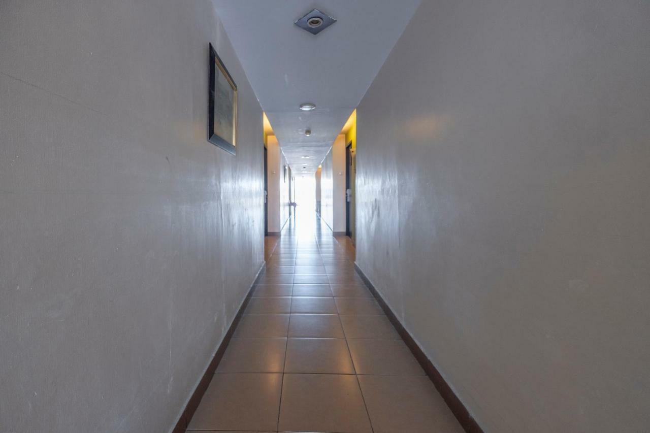 Oyo 628 Losari Metro Macáçar Exterior foto